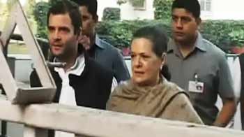 सोनिया ने कहा, वादे पूरे करने में जुटें मंत्री