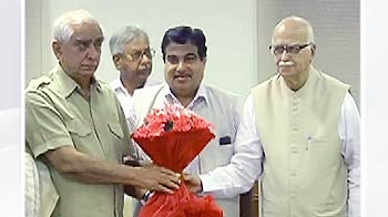 गडकरी के खिलाफ कैंपेन चला रहे हैं मोदी : वैद्य