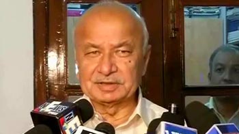 Bal Thackeray used to fight for his party: Sushilkumar Shinde