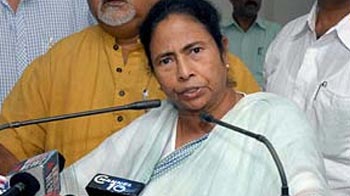 Govt talks tough on FDI; Mamata's 'no trust move' gets no eager takers