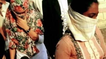 मुंबई बंद पर फेसबुक कमेंट लड़कियों को पड़ा महंगा