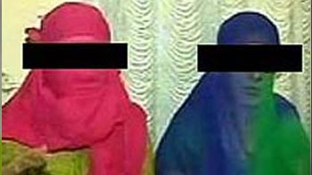 लड़कियों ने कहा, फेसबुक पर आगे से कमेंट नहीं