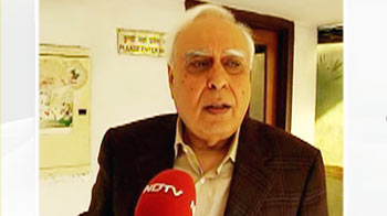 फेसबुक कमेंट पर लड़कियों की गिरफ्तारी गलत : कपिल