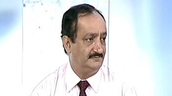 Govt justified in seeking LIC’s help in divestments: Mehraboon Irani