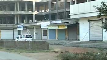 Video : Facebook arrests: Schools, markets shut for Shiv Sena bandh in Palghar today