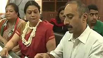 Gujarat polls: Suspended IPS officer Sanjiv Bhatt's wife to contest against Narendra Modi