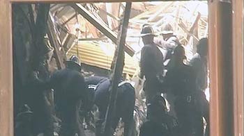 मुंबई में इमारत का छज्जा गिरा, एक महिला की मौत