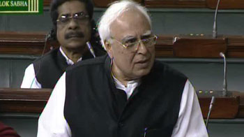 FDI in retail in favour of farmers, says Kapil Sibal