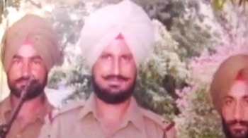 Cop takes on daughter's eve teasers, shot dead in full public view