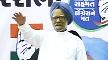 नरेंद्र मोदी के गढ़ में पहुंचे मनमोहन सिंह