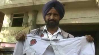 Video : Now, Akali Dal leader's nephew thrashes traffic constable in Punjab