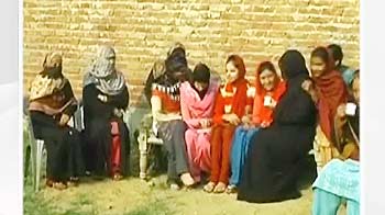 यूपी : डीएम ने काले कपड़े, जींस पहनने पर लगाई रोक यूपी : डीएम ने काले कपड़े, जींस पहनने पर लगाई रोक