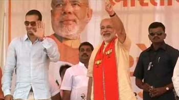Gujarat elections: Cricketer Irfan Pathan joins Modi in rally