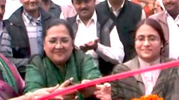 एएपी समर्थकों ने किया लुईस खुर्शीद का विरोध