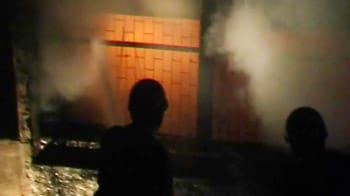 Videos : चांदनी चौक : भगीरथ पैलेस की बिल्डिंग में आग लगी