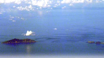 Japan scrambles jets as Chinese plane flies over disputed isles Japan scrambles jets as Chinese plane flies over disputed isles