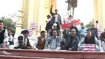 Video : Quota bill: 18 lakh govt employees strike work in Uttar Pradesh