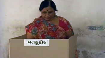 गुजरात विधानसभा चुनाव : ईवीएम में मिली गड़बड़ी