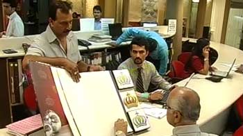 Wallpaper or Wall paint? The ultimate design faceoff