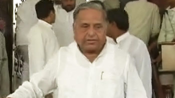 मुलायम ने केंद्र पर लगाए ब्लैकमेलिंग के आरोप