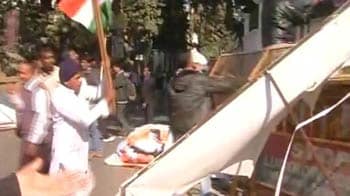 Video : In protests against quota bill, Sonia Gandhi posters ripped in Lucknow