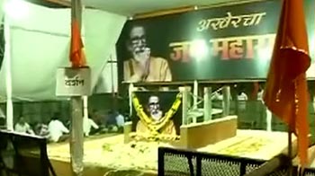 Bal Thackeray's makeshift memorial removed from Shivaji Park Bal Thackeray's makeshift memorial removed from Shivaji Park