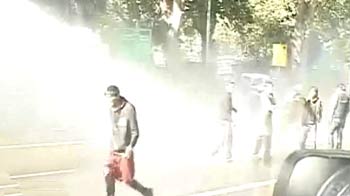 गैंगरेप के विरोध में शीला के आवास के पास प्रदर्शन