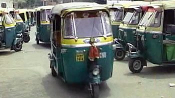 ऑटोवालों की मनमानी रोकने के लिए याद रखें ये नंबर ऑटोवालों की मनमानी रोकने के लिए याद रखें ये नंबर