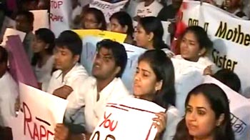 Video : Delhi gang-rape: Chennai women march in protest at midnight