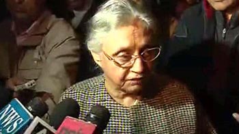 Sheila Dikshit raises excessive VIP security with Home Minister