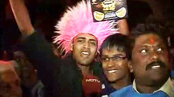 Bangalore fans show their sporting side