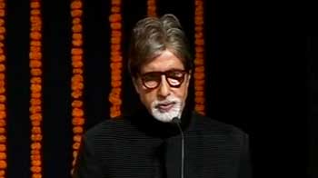Video : Amitabh Bachchan donates cash award to constable's family