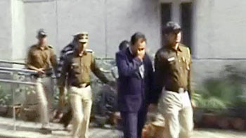 दिल्ली मॉल में लड़कियों से छेड़छाड़, तीन गिरफ्तार