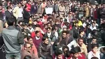 Videos : जंतर-मंतर पर शांतिपूर्ण प्रदर्शन में भारी भीड़
