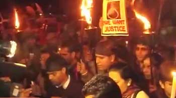 Videos : कैंडल मार्च निकाल लोगों ने जताया विरोध