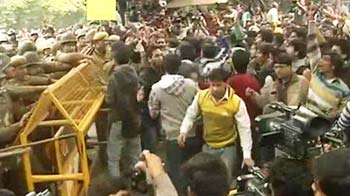 At Jantar Mantar protests, attempts to break police barricades