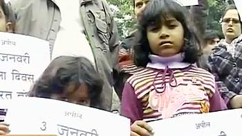 सता रही है बेटियों के भविष्य की चिंता सता रही है बेटियों के भविष्य की चिंता