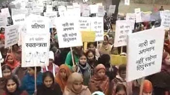 Hundreds march for women's rights in Delhi