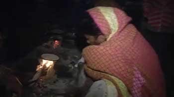 Video : With Delhi freezing, public toilets used as shelter by the homeless
