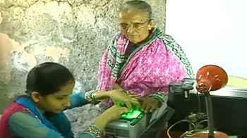 कैश सब्सिडी के बाद आधार कार्ड के लिए मारामारी