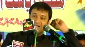 Video : Hate speech row: Akbaruddin Owaisi to surrender, announces his brother at rally