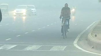 Cold wave continues in Delhi; fog disrupts flights, trains
