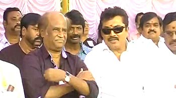 भूख हड़ताल पर बैठे सुपरस्टार रजनीकांत