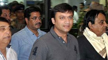 Alleged hate-speech giver Owaisi gets house call from cops, doctors