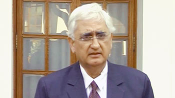 पाक का हमला अस्वीकार्य, संबंधों पर पड़ेगा असर : खुर्शीद पाक का हमला अस्वीकार्य, संबंधों पर पड़ेगा असर : खुर्शीद