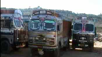 Video : घुसपैठ : पाक ने नियंत्रण रेखा बंद की, भारतीय ट्रक लौटे