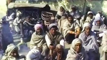 बेटे का सिर वापस लाने को भूख हड़ताल पर शहीद का परिवार