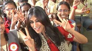 Chitrangada Singh visits Anuyog Vidyalay, Mumbai for SMS campaign