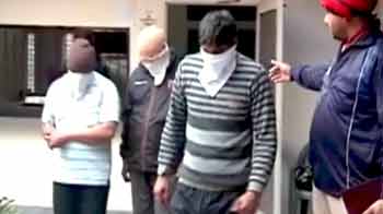 Videos : पंजाब : कॉल गर्ल्स के साथ पकड़े गए तीन जवान