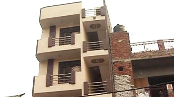 दिल्ली में बेहिसाब अवैध इमारतें, लाखों जानें जोखिम में